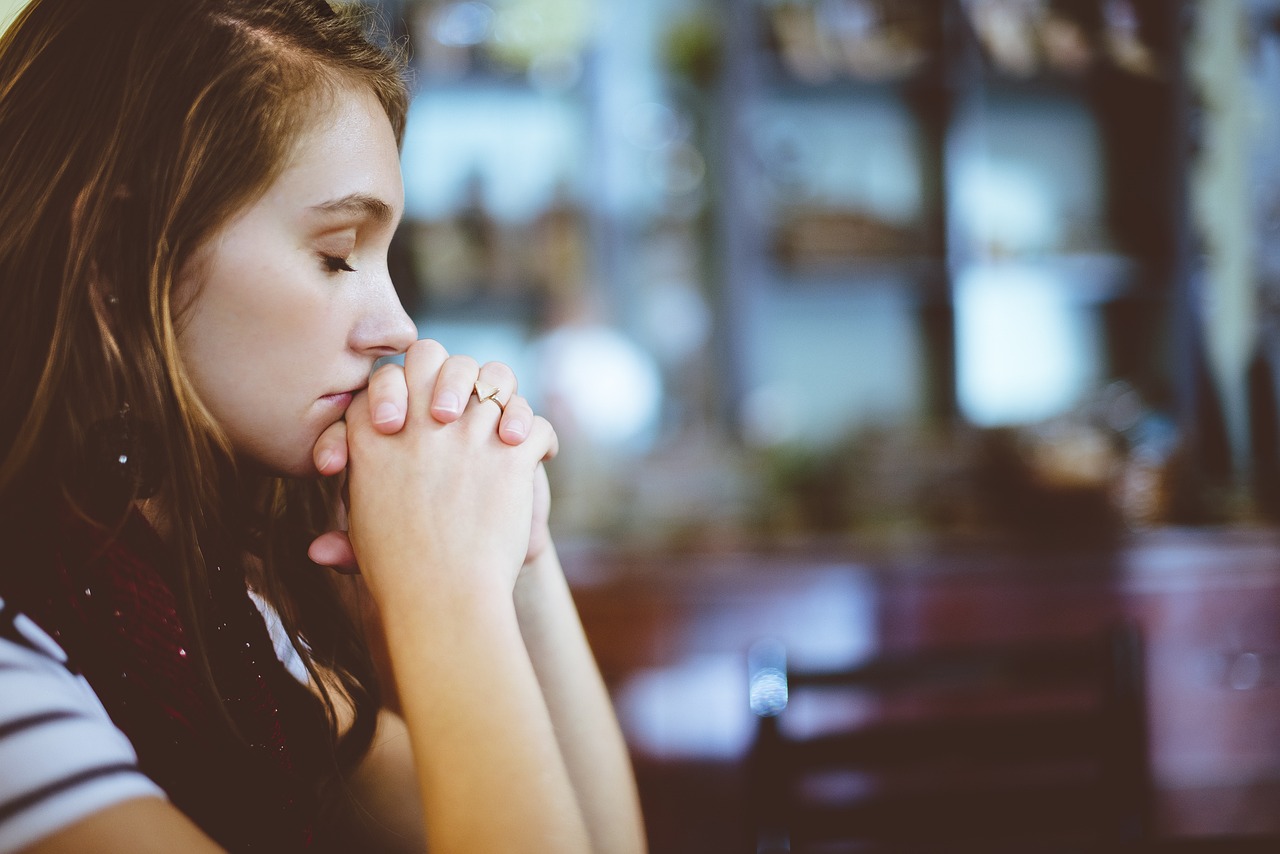 「思う」「考える」「感じる」の違いと使い分け|微妙なニュアンスを使いこなす方法 | ことばノート